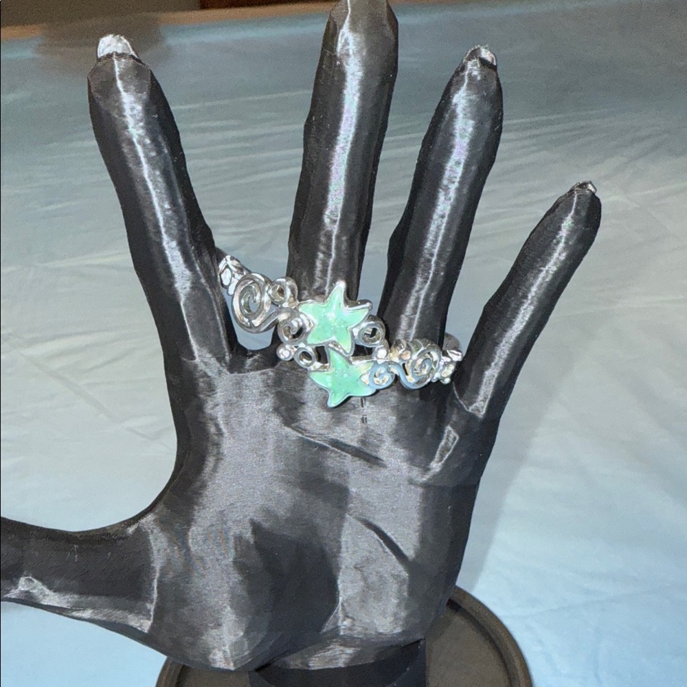 Chic Silver Bracelet with Green Star Charms